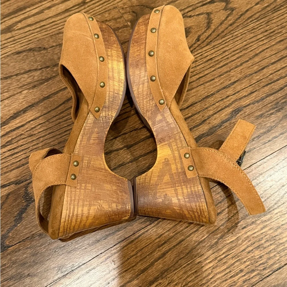 House of Harlow 1960 Tan Suede Platform Clogs with Studs Size 8.5 - Picture 2 of 16